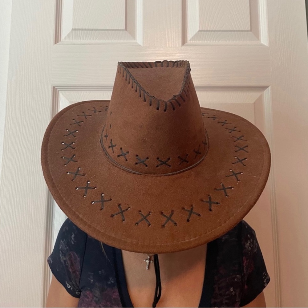 Western style women’s safari/sun hat. Like new.